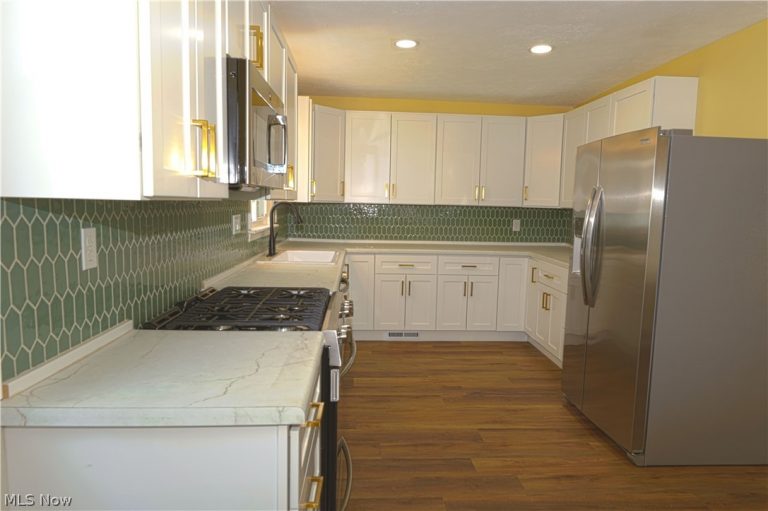 412 Alexander Avenue, Lorain, OH - Photo 5