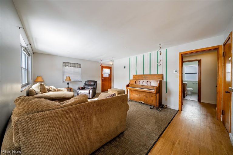 1899 Lawnway Road, South Euclid, OH - Photo 4