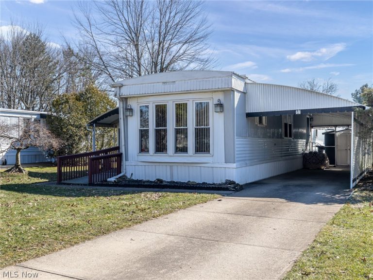61 Parkway Street, Olmsted Twp, OH - Photo 2