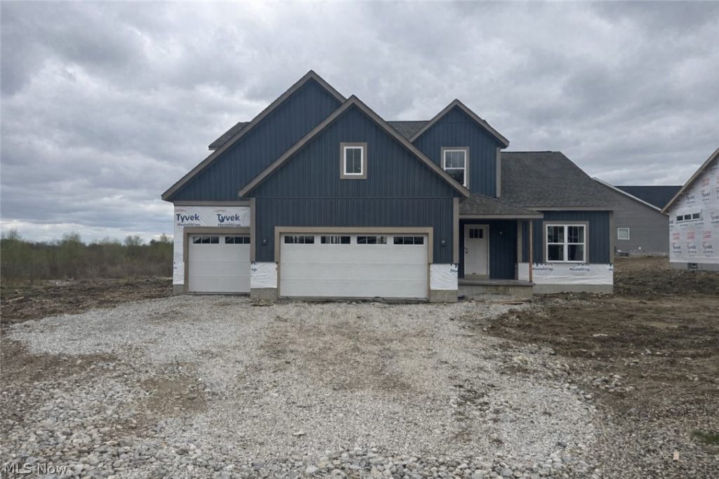 553 Woodlands Glen Avenue, Hartville, OH