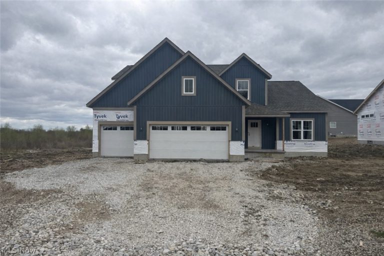 553 Woodlands Glen Avenue, Hartville, OH, 44632