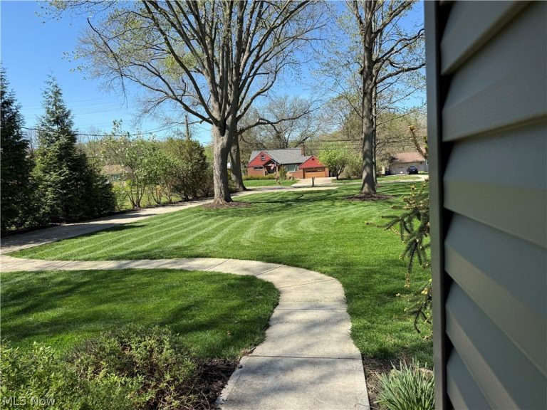 4499 Dover Center Road, North Olmsted, OH - Photo 4