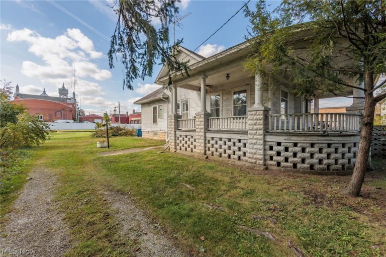 110 Courtland Street, Wellington, OH - Photo 2
