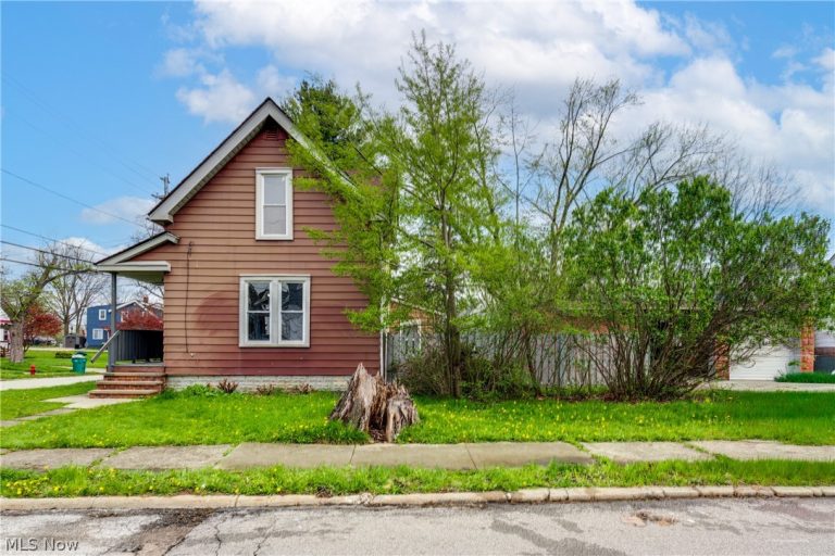 15413 Raymond Street, Maple Heights, OH - Photo 3
