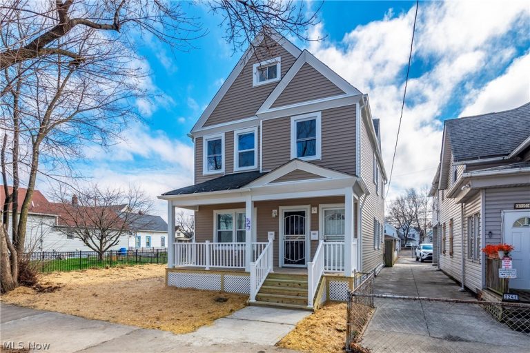 3237 Seymour Avenue, Cleveland, OH - Photo 2