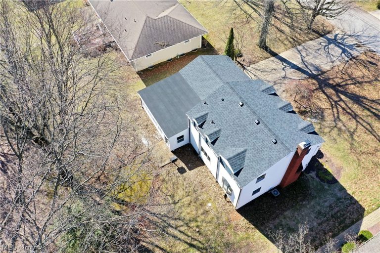 8351 Chesterton Drive, Youngstown, OH - Photo 3