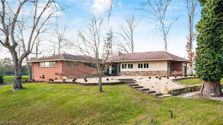 2835 West Drive, Zanesville, OH, 43701