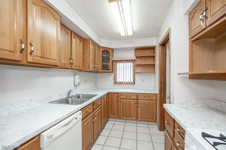 5531 Briarcliff Drive, Garfield Heights, OH - Photo 6
