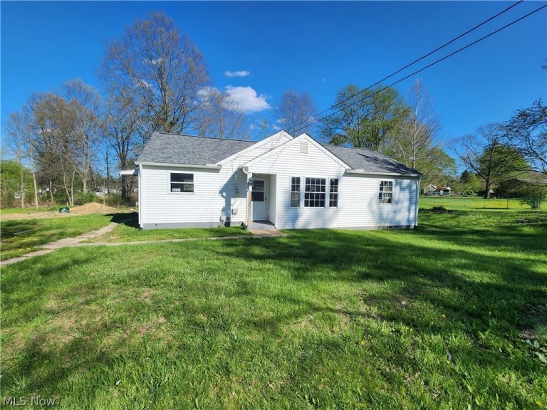 3257 Hillcrest Drive, Norton, OH - Photo 2