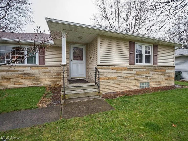 538 Stafford Drive, Elyria, OH - Photo 2