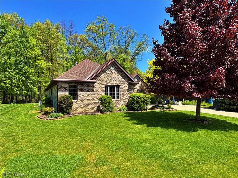 6340 Mallard Creek Run, Lorain, OH - Photo 3
