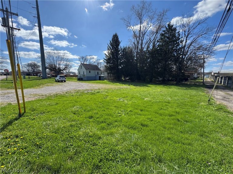 617 Florence Street, Belpre, OH - Photo 3