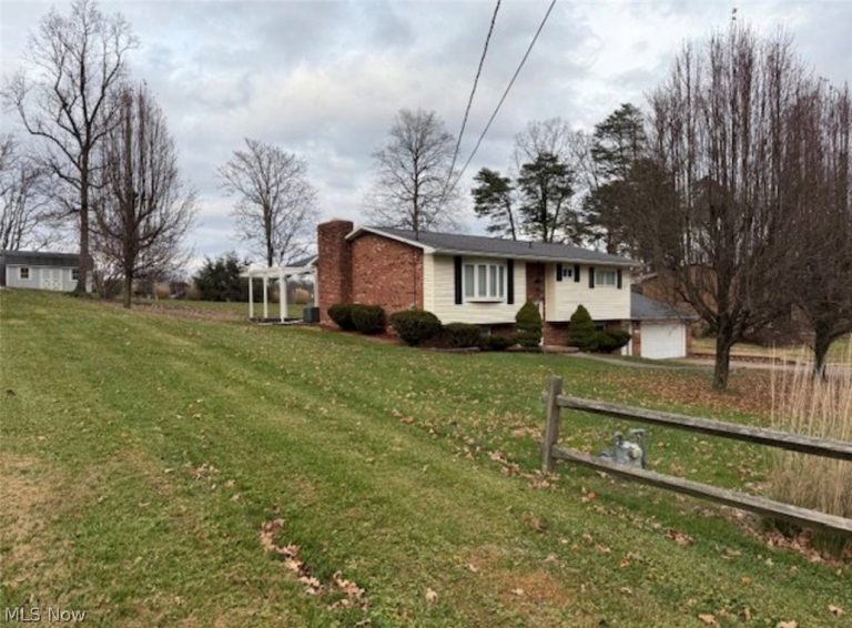 245 Kittle Street, Williamstown, WV - Photo 3