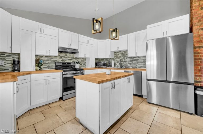 6487 Kingsdale Boulevard, Parma Heights, OH - Photo 3