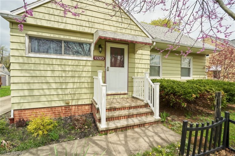 13203 Woodward Boulevard, Garfield Heights, OH - Photo 2