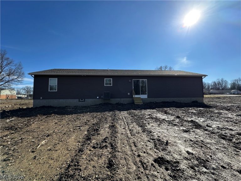 32 Maranatha Drive, Youngstown, OH - Photo 2