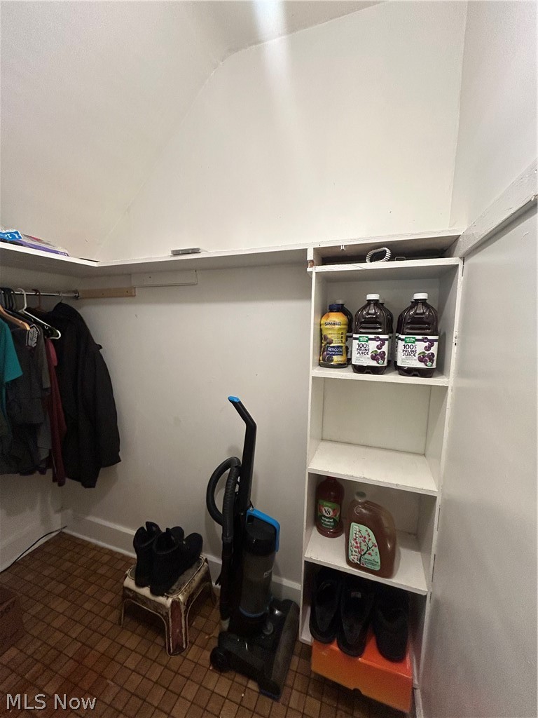 10518 Parkhurst Drive, Cleveland, OH - Photo 6