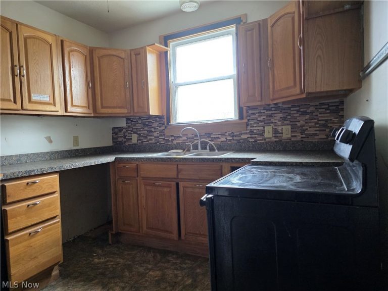 1600 Sandwith Avenue, Canton, OH - Photo 5