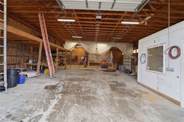 16176 Ravenna Road, Burton, OH - Photo 8