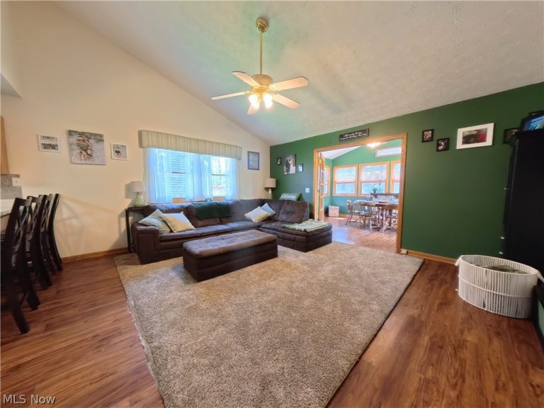 3160 Pondview Drive, Ravenna, OH - Photo 6
