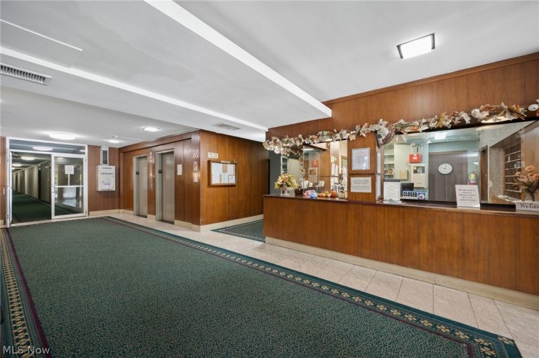 11820 Edgewater Drive #718, Lakewood, OH - Photo 3