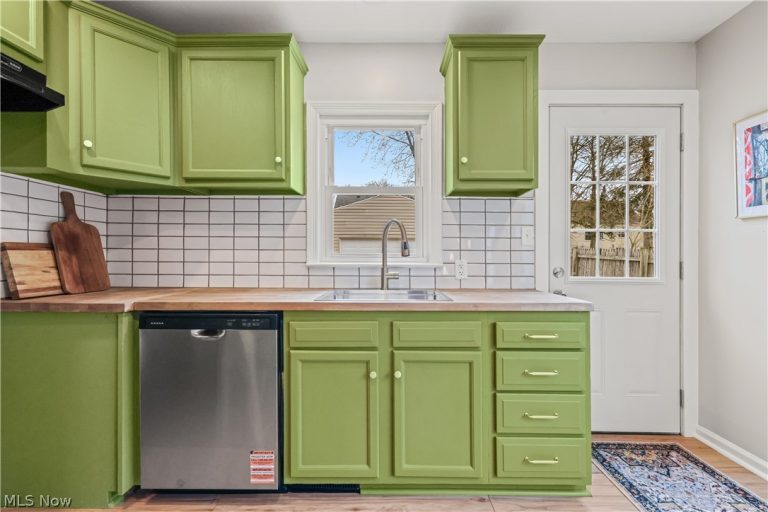 1265 Greenwood Avenue, Akron, OH - Photo 2