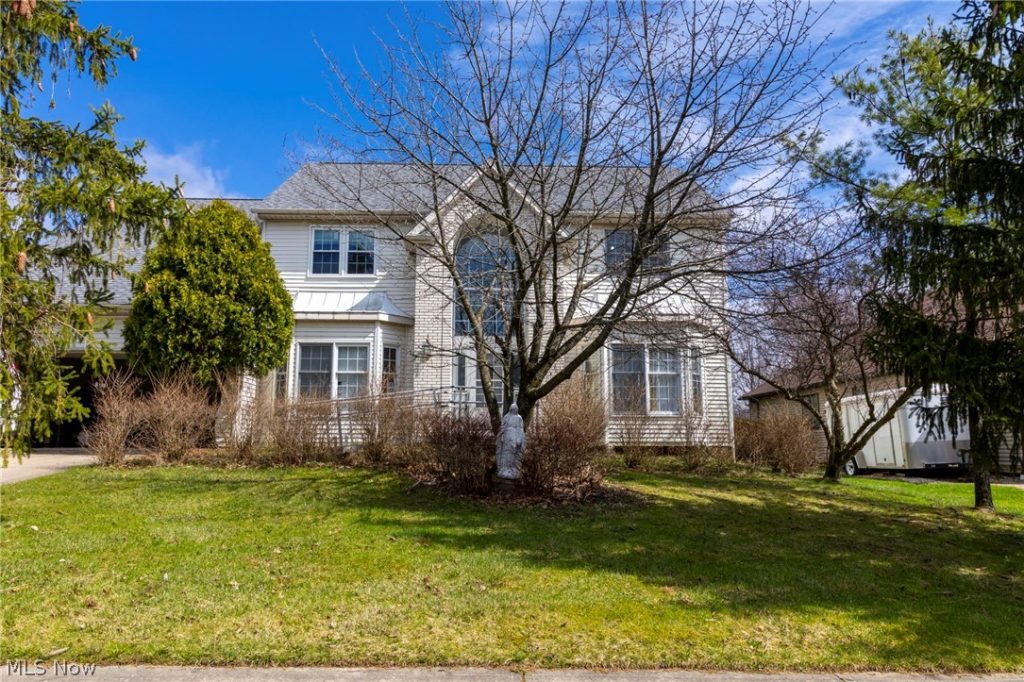 7571 Pleasant Run Drive, Seven Hills, OH