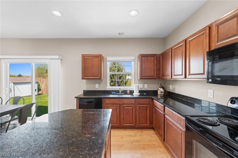 3819 Arcadia Circle, Willoughby, OH - Photo 3