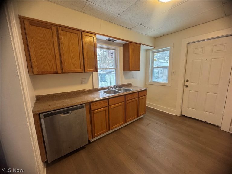 3242 Sycamore Road #Left Side, Cleveland Heights, OH - Photo 8