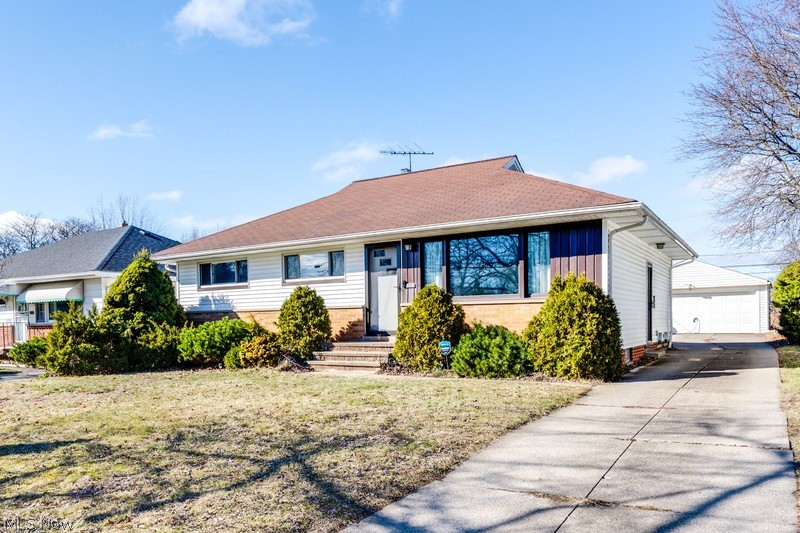 13801 Bangor Avenue, Garfield Heights, OH