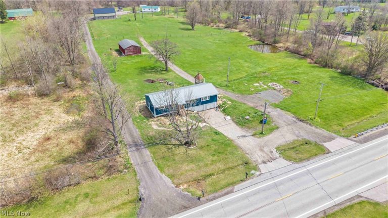 11179 Madison Road, Huntsburg, OH - Photo 2