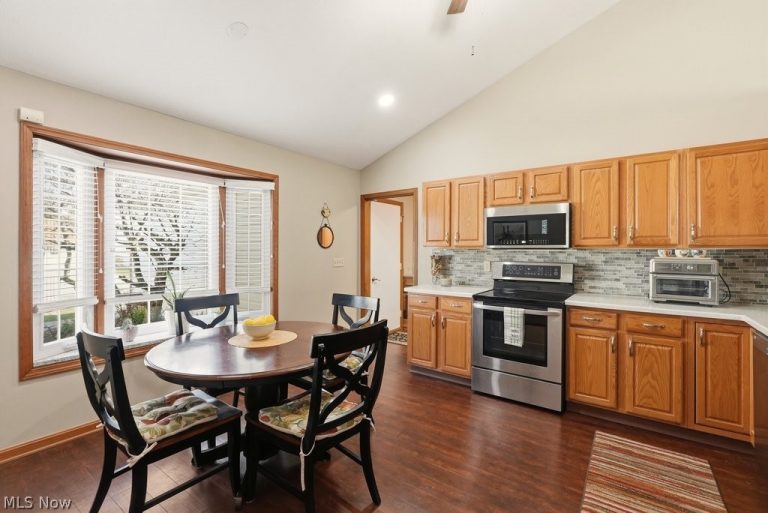 16506 Sunwood Oval, Strongsville, OH - Photo 4