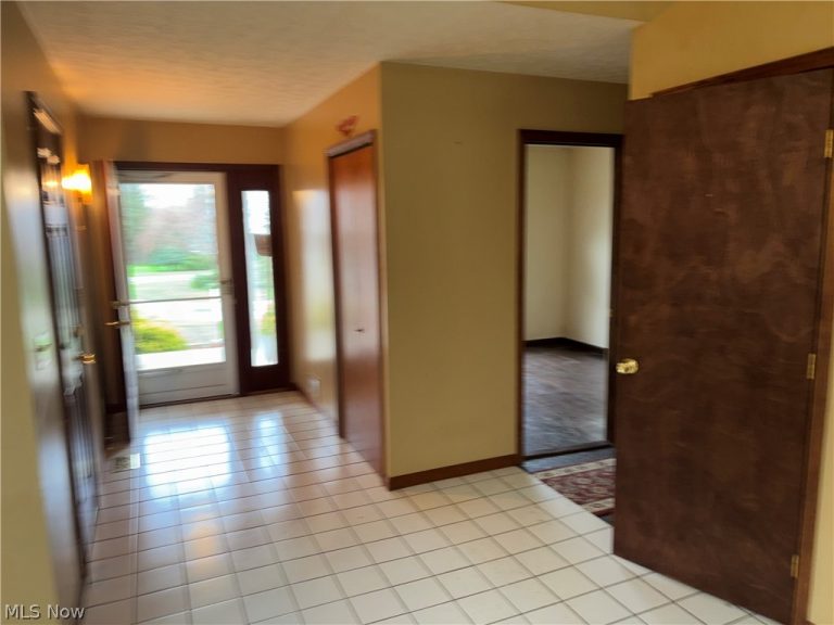 9973 Delores Drive, Streetsboro, OH - Photo 4