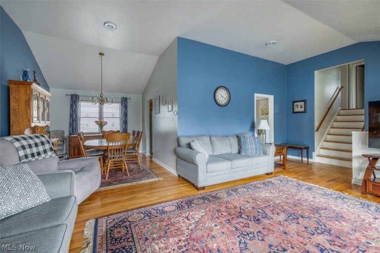6230 Somerset Drive, North Olmsted, OH - Photo 2