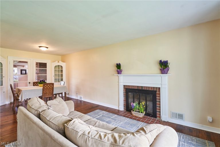 1360 Croyden Road, Lyndhurst, OH - Photo 3