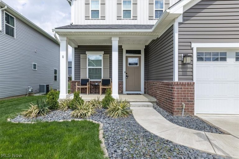 36270 Lands End Drive, North Ridgeville, OH - Photo 2