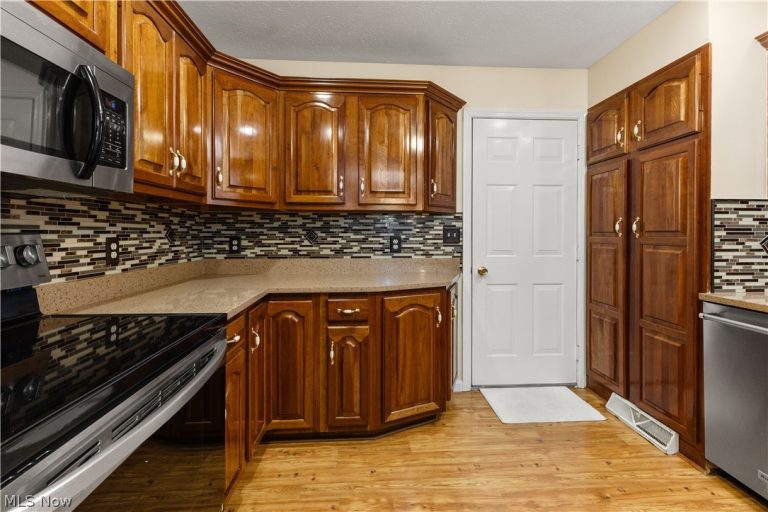 630 Bridgeview Avenue, Chester, WV - Photo 6