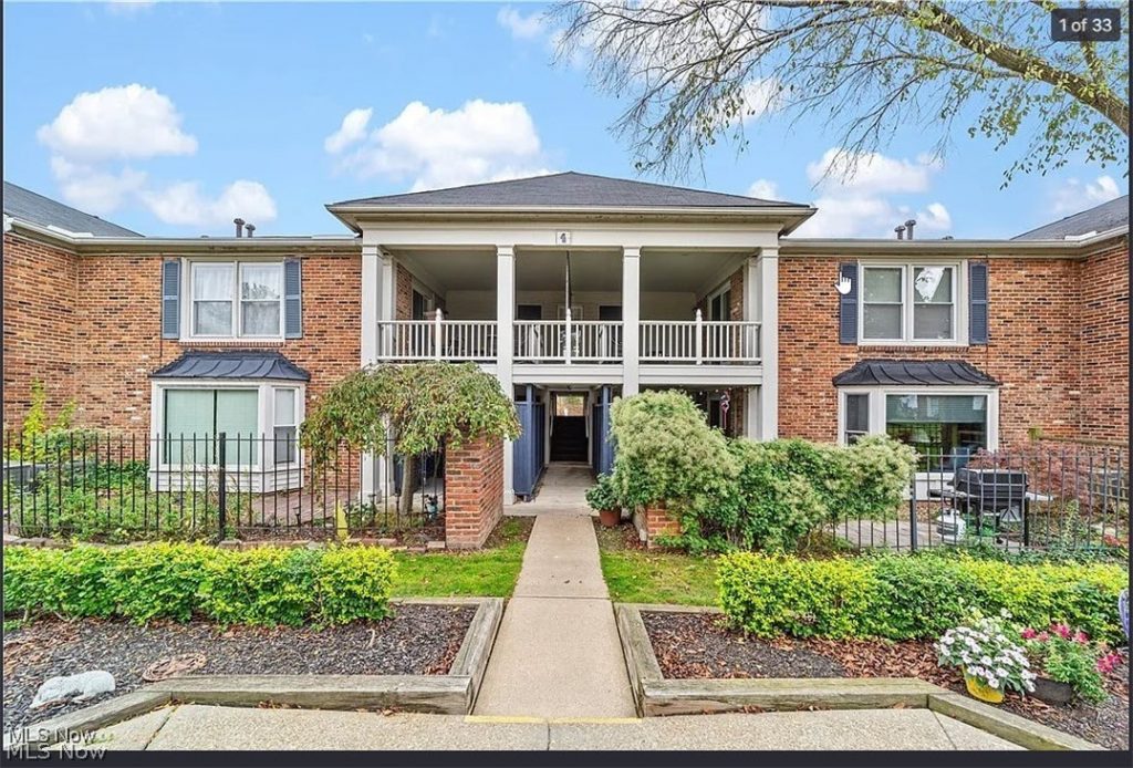 2108 Glouchester Drive, Lyndhurst, OH
