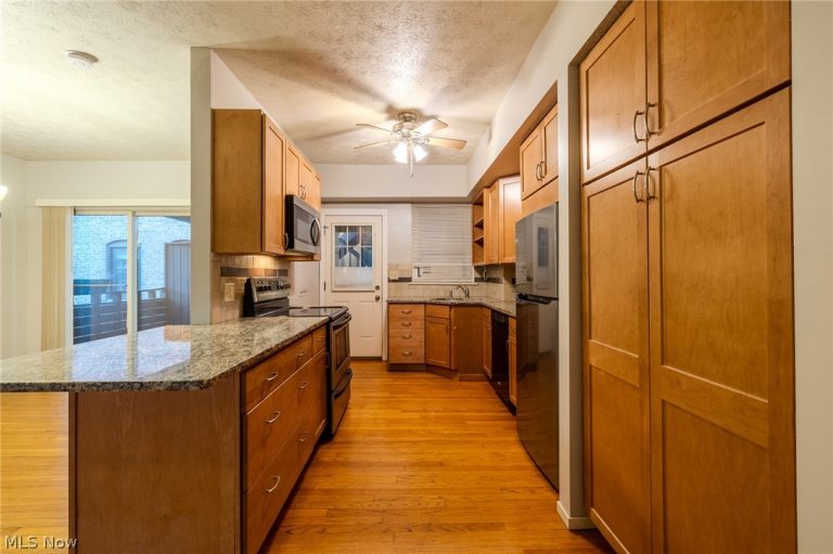 2472 Overlook Road, Cleveland Heights, OH - Photo 5