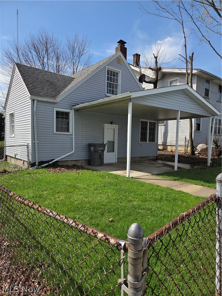 582 Roxbury Avenue, Youngstown, OH - Photo 2