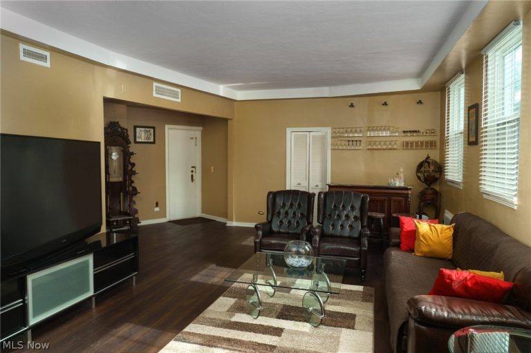 13800 Fairhill Road #101, Shaker Heights, OH - Photo 4