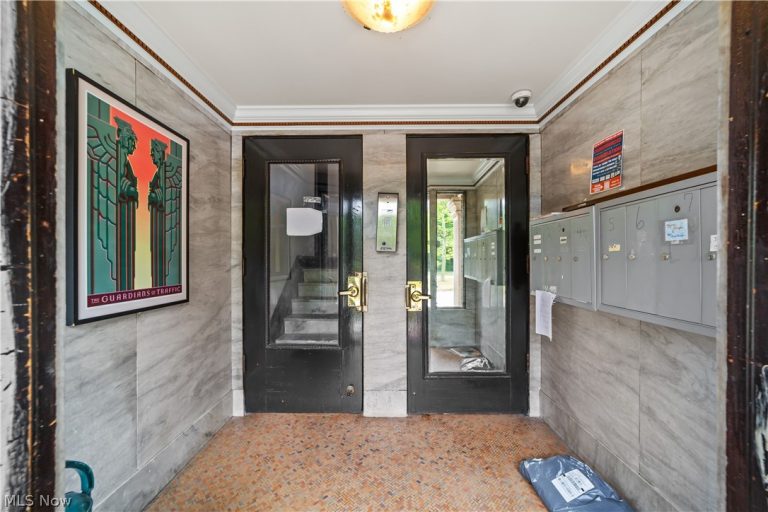 2729 Euclid Heights Boulevard, Cleveland Heights, OH - Photo 6