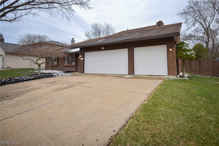 17134 Rabbit Run Drive, Strongsville, OH - Photo 3