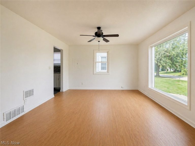 13517 Carrington Avenue, Cleveland, OH - Photo 3