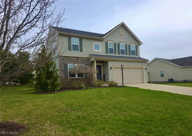 7674 Knollridge Avenue, Canton, OH - Photo 2