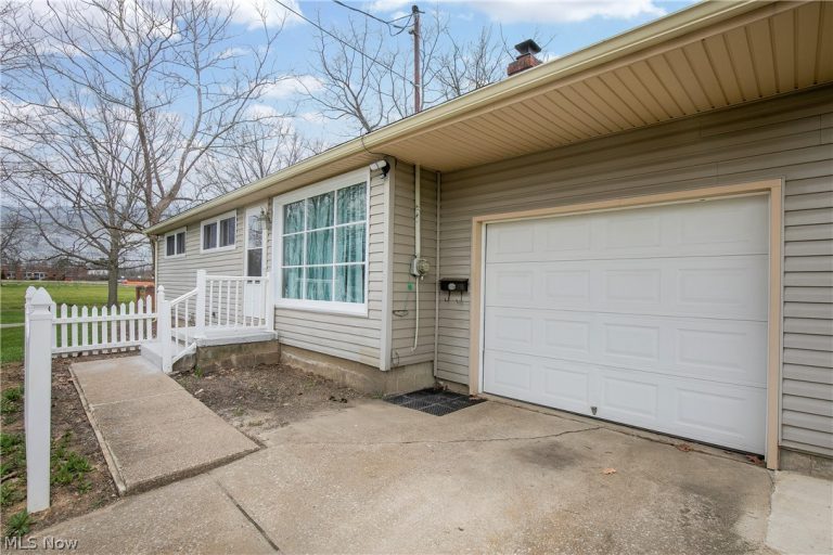 517 Zern Avenue, Massillon, OH - Photo 2