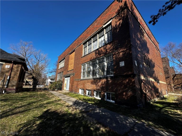 1075 74th Street, Cleveland, OH - Photo 3