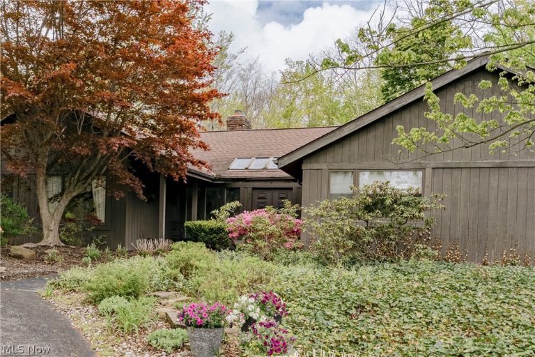 8 Louis Drive, Pepper Pike, OH - Photo 4