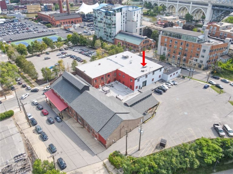 2111 Center Street, Cleveland, OH - Photo 2