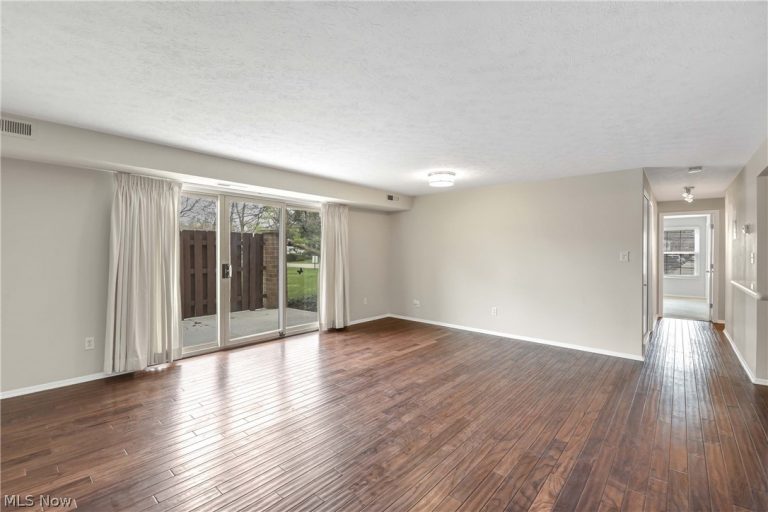 26195 Raintree Boulevard #B4, Olmsted Falls, OH - Photo 8